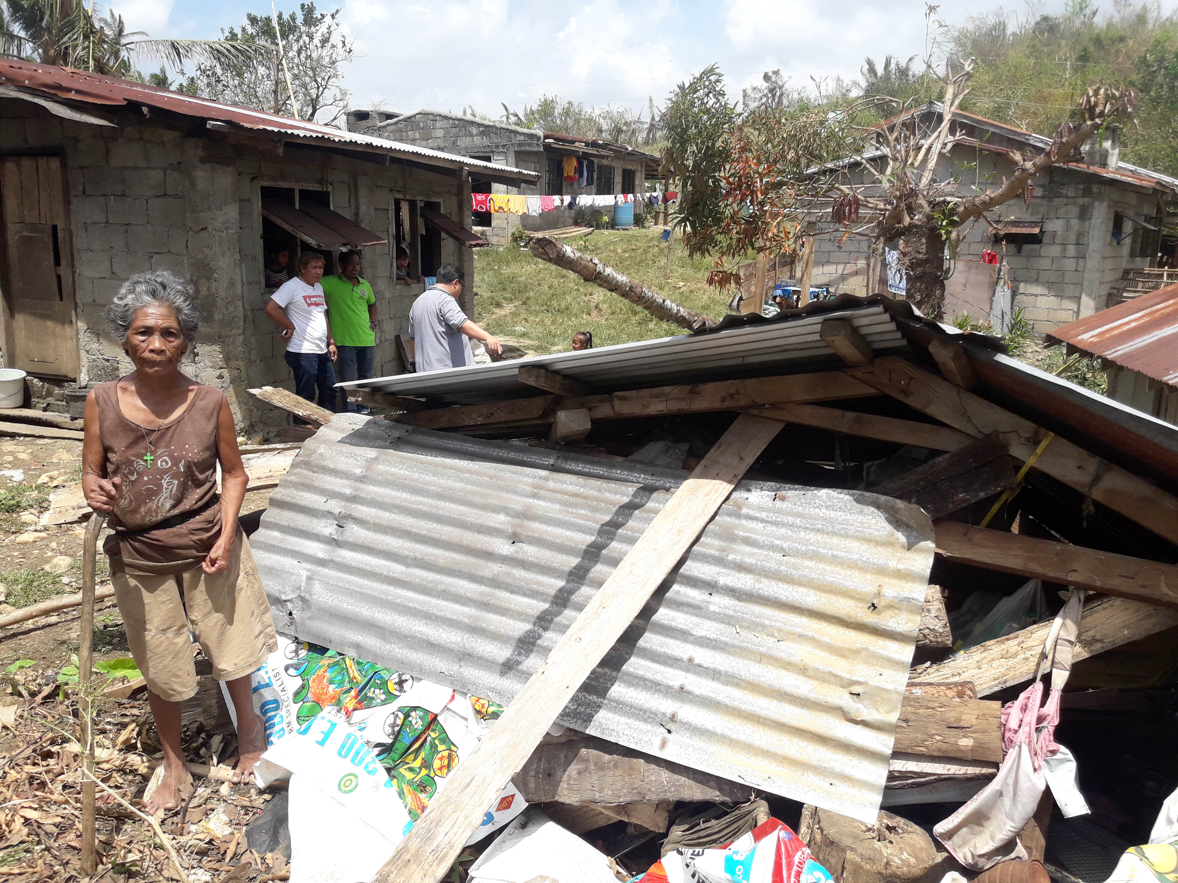 SB_Philippines_TyphoonMangkhut_2018_16 A woman stands next to her fallen home