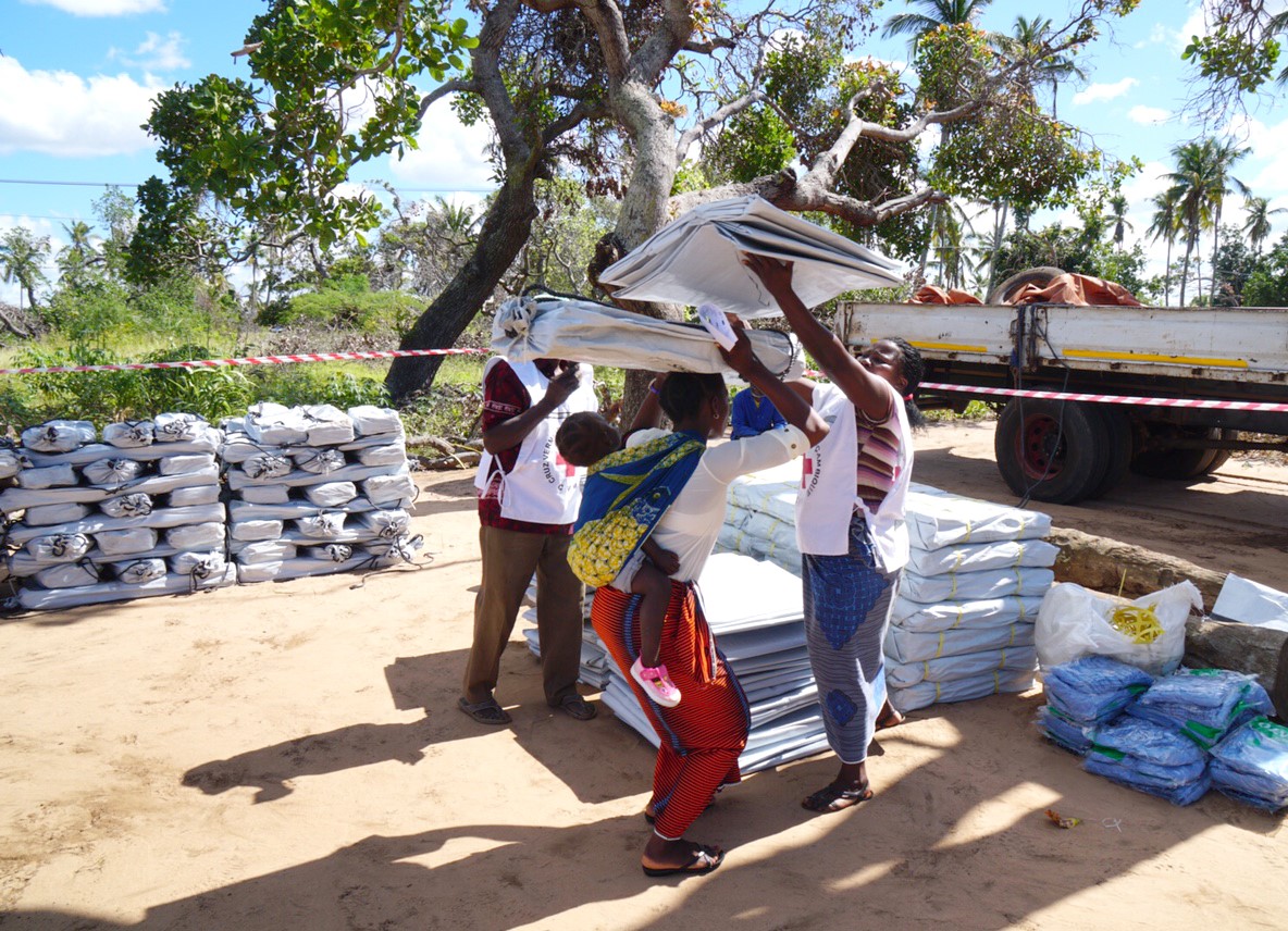 Stocking up supplies in Mozambique following Cyclone Dineo