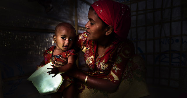 To cook and eat Arafa and her 5 children are using the solar light given by Shelterbox